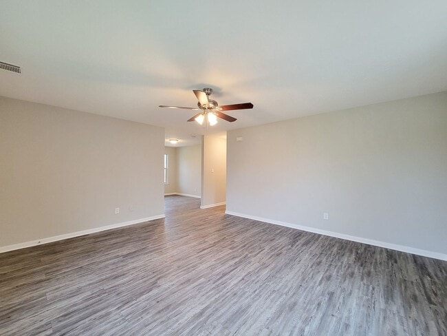 Building Photo - BEAUTIFUL 3 BEDROOM HOME IN CONROE WITH AL...