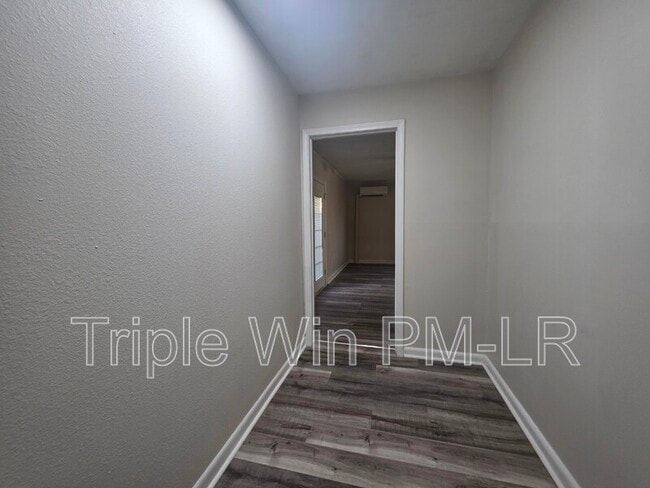 Building Photo - 608 W Martin St