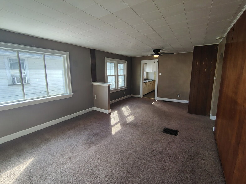 Building Photo - 2439 Chase St