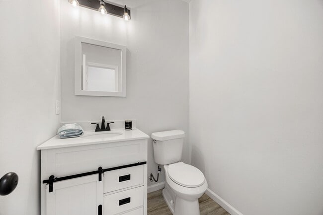 Building Photo - 8 Donna Ct