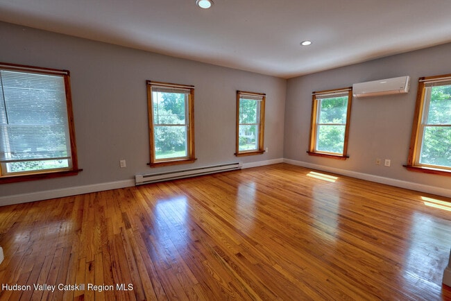 Building Photo - 153 Bross St