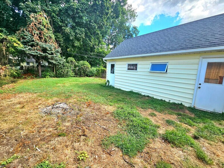 Building Photo - 142 Heberle Rd