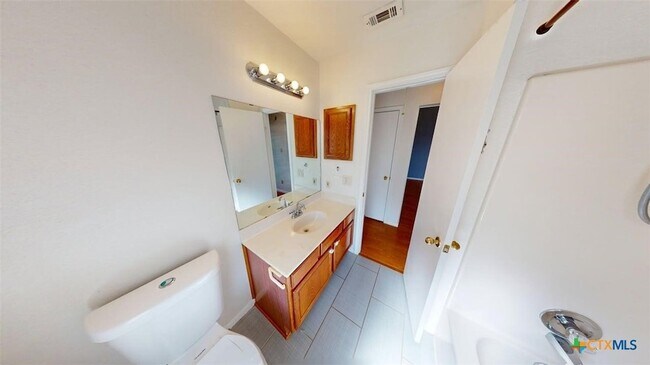 Building Photo - 411 Tomahawk Dr