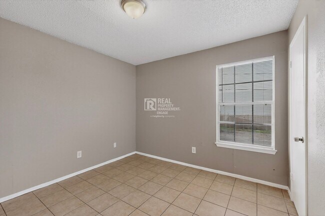 Building Photo - 8024 Cambridge Cir