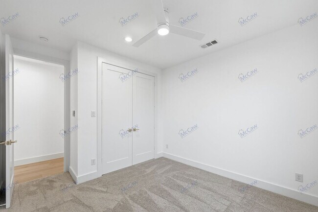 Building Photo - 5633 Side Ave