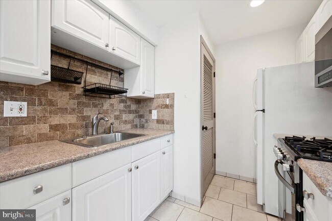 Building Photo - 1183 S 13th St