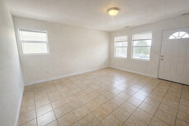 Building Photo - 1303 Lawrence St