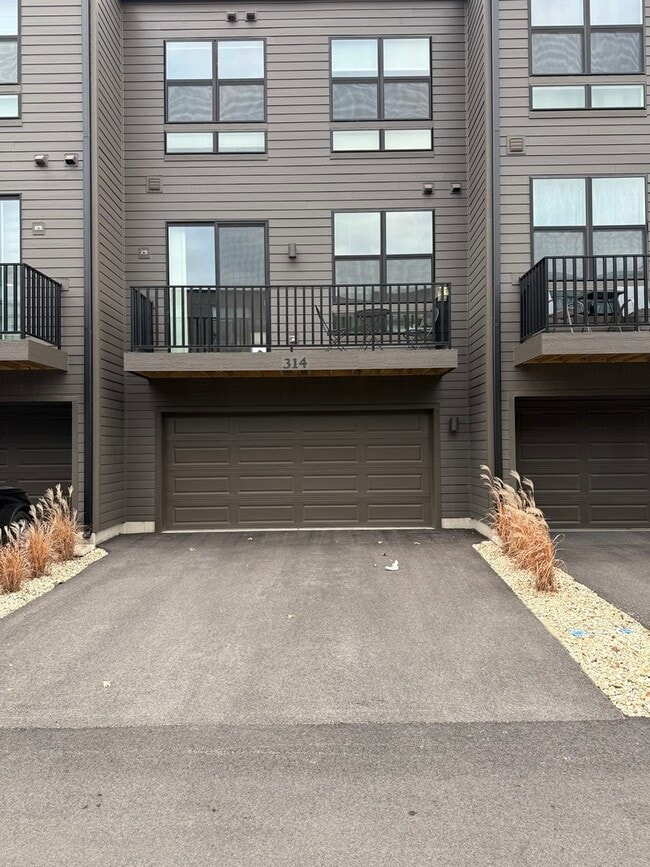 Building Photo - 314 Summit Cir