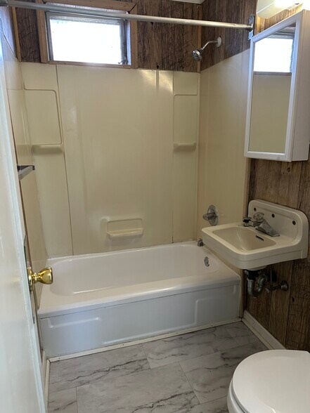 Building Photo - 3 Corbin Ct