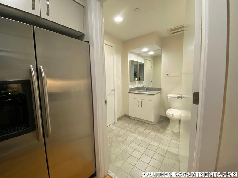 Building Photo - 601 Albany St