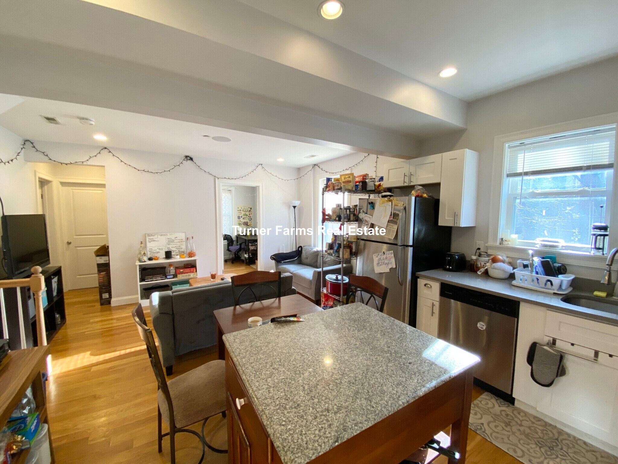 Building Photo - 721 Parker St