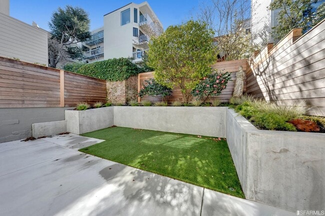 Building Photo - 333 Lombard St