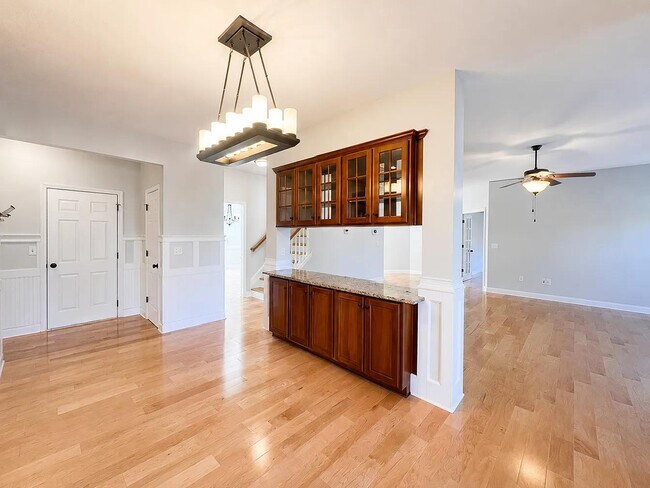 Building Photo - 10 Lynell Pl