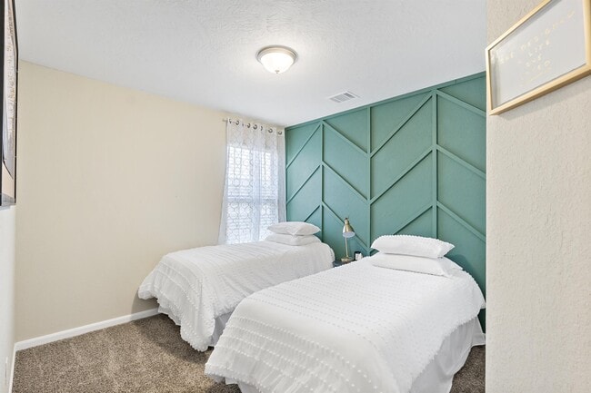 Building Photo - 2000 Bleeker Cv