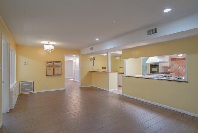 Building Photo - 7914 Braes Meadow Dr