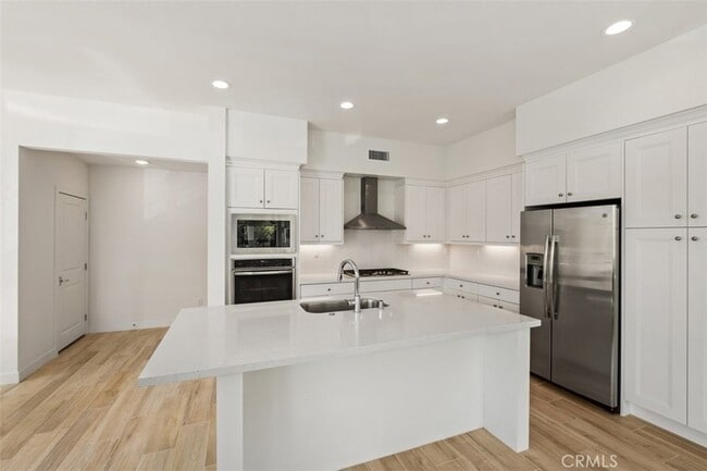 Building Photo - 765 Doheny Way