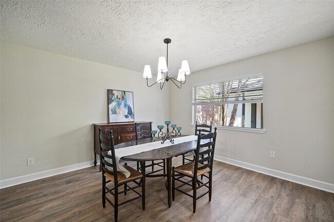 Building Photo - 9318 Beringwood Dr