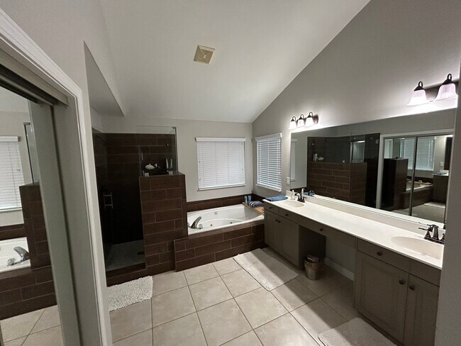 Building Photo - 16038 Cranleigh Dr