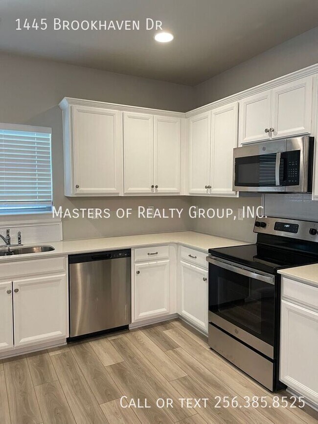 Building Photo - 1445 Brookhaven Dr