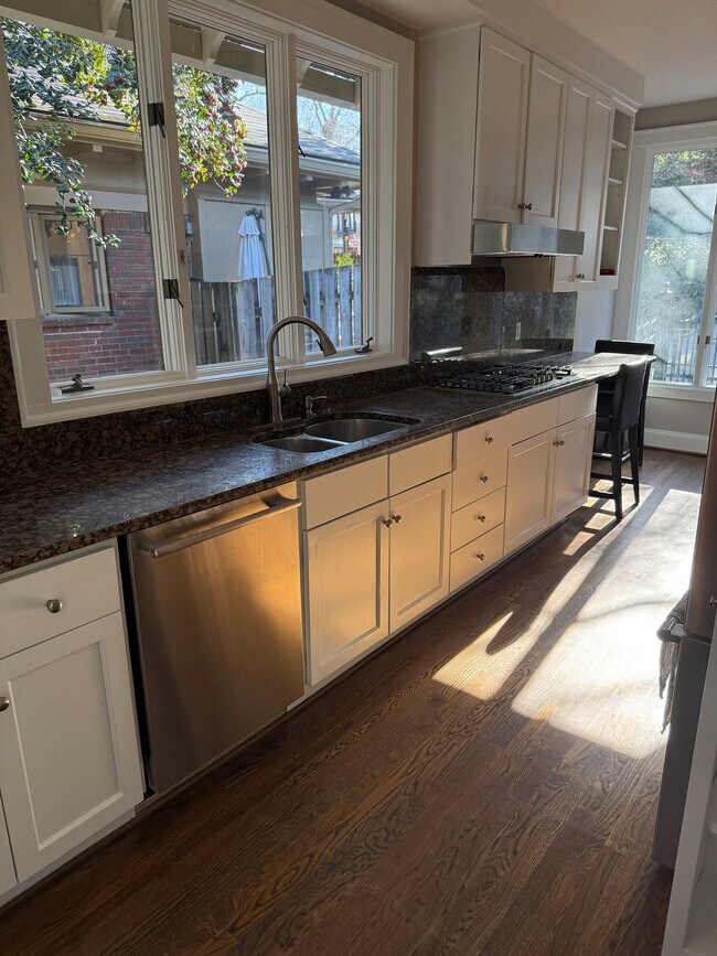 Building Photo - 719 Elmont Dr