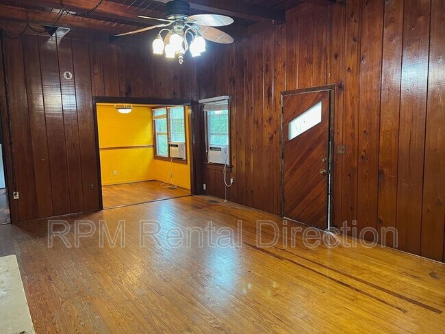 Building Photo - 2729 Broadway