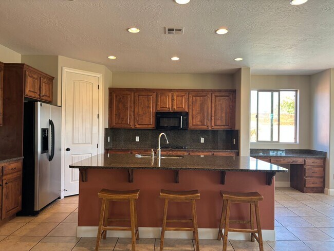 Building Photo - Short term lease! Coral Canyon on Golf Course with POOL- FURNISHED & PARTIALLY FURISNHED OPTION
