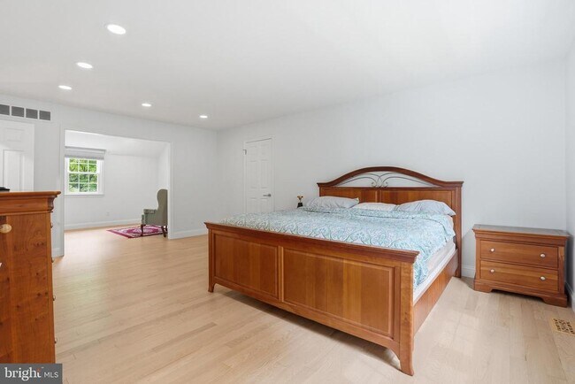 Building Photo - 1316 Heller Dr