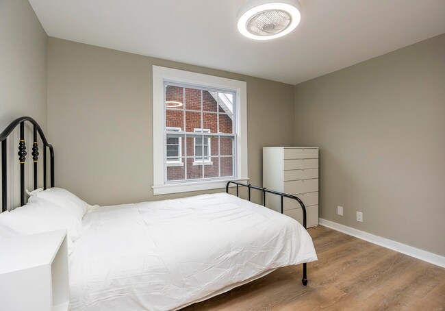 Building Photo - Charming, Fully Furnished Kenwick Rental | $1,250 mo