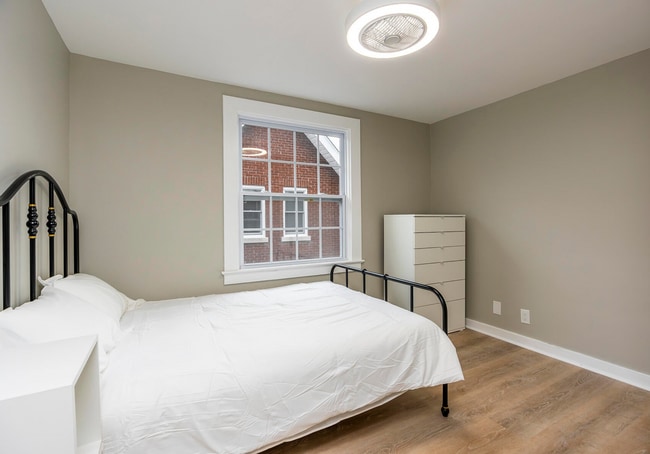 Building Photo - Charming, Fully Furnished Kenwick Rental | $1,500/mo – Utilities Included