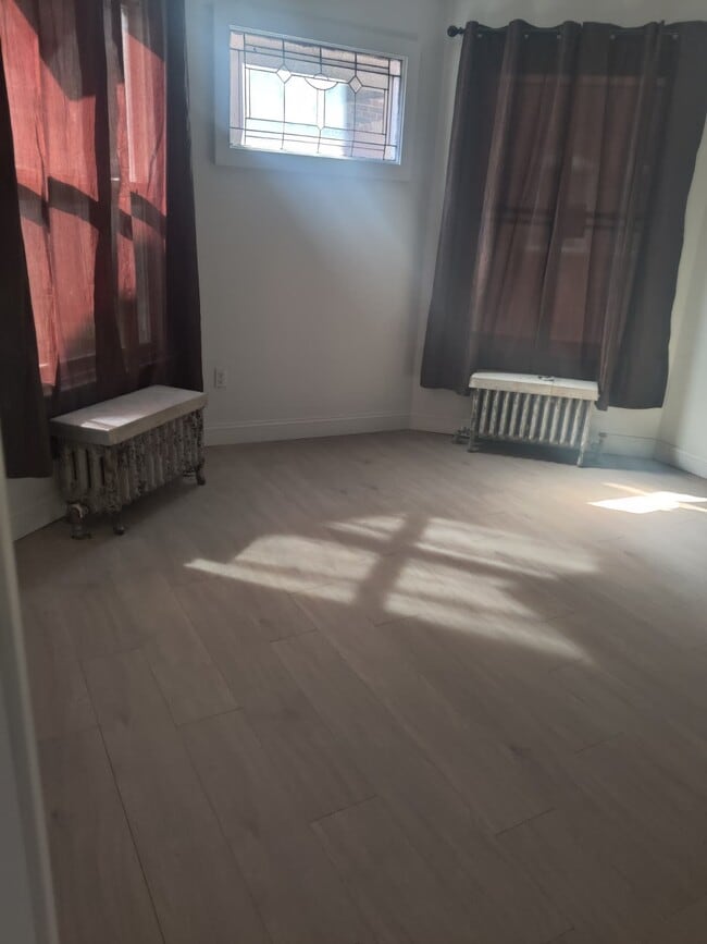 Building Photo - 1620 Lindley Ave