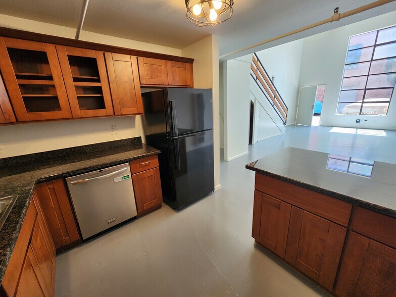 Building Photo - 730 29th St
