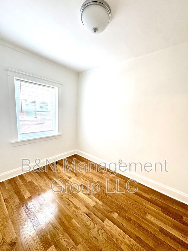 Building Photo - 1065 W Dakin St