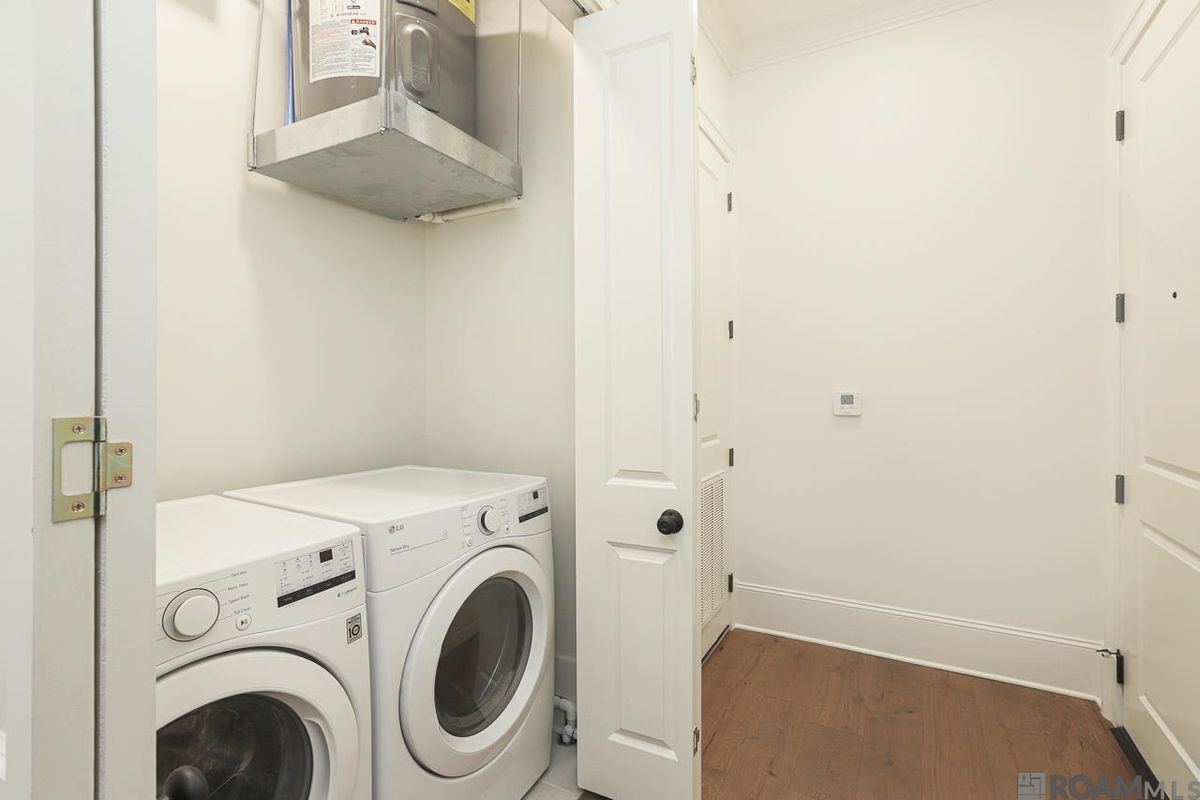 Building Photo - 8211 Village Plaza Ct