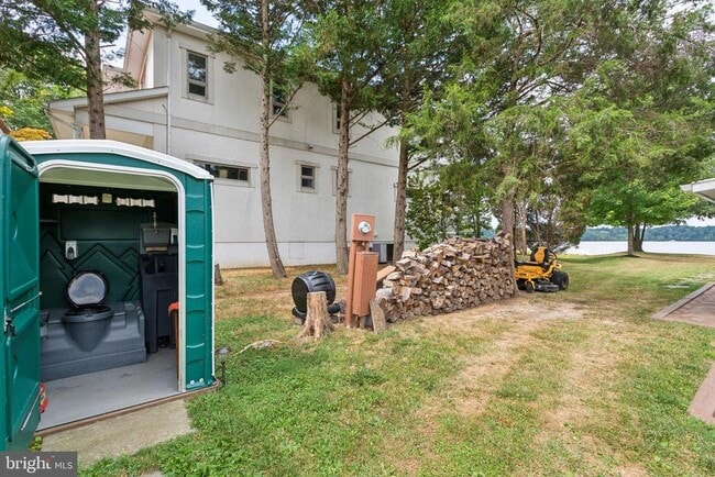 Building Photo - 36 Shore Dr