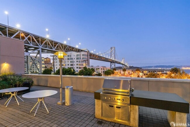 Building Photo - 501 Beale St