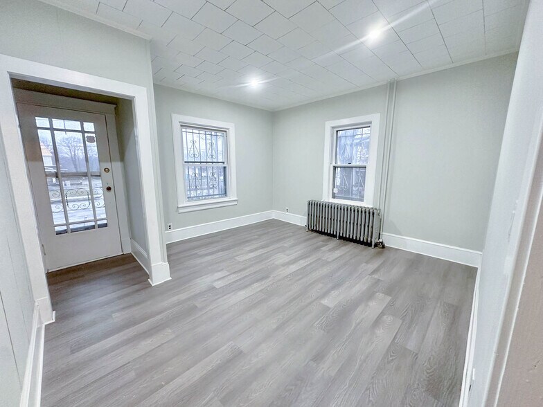 Building Photo - 420 W Chestnut Ave