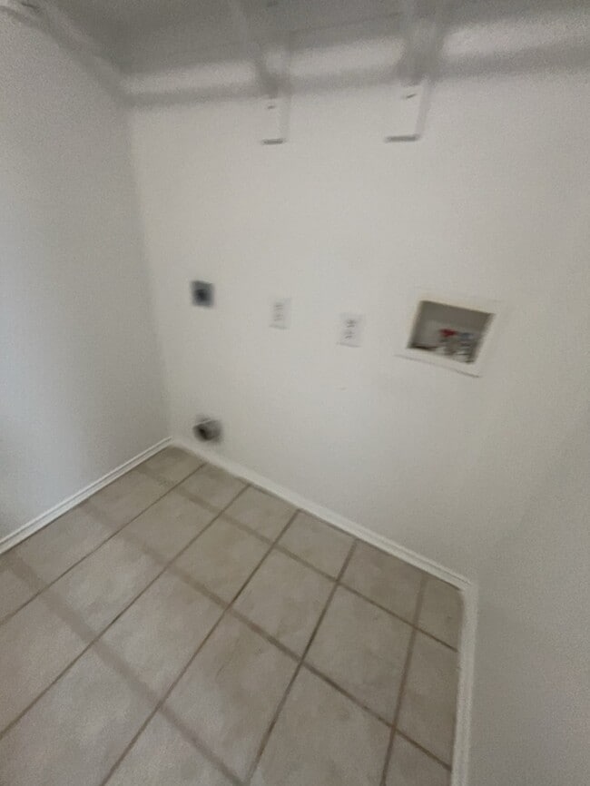 Building Photo - Remodeled & updated! 4/2/2