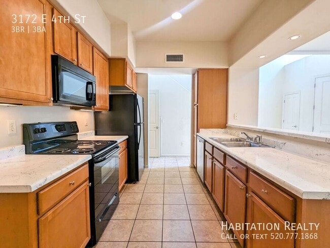 Building Photo - 3172 E 4th St