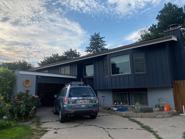 Building Photo - 907 E 7905 S