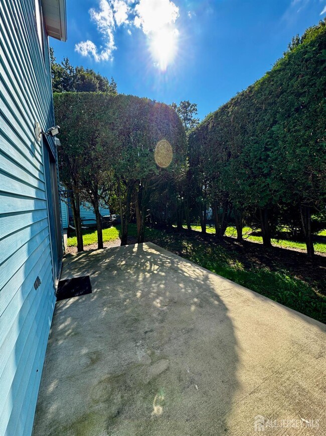 Building Photo - 2703 Deerfield Dr