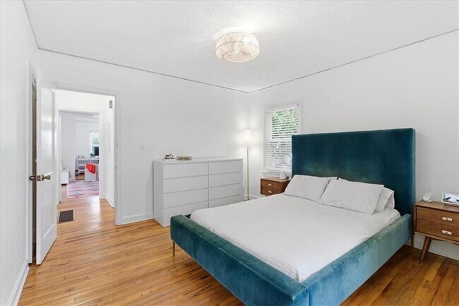 Building Photo - 693 Glenwood Ave SE