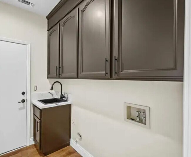 Building Photo - Single Family Home