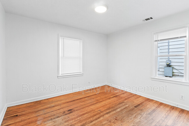 Building Photo - 1631 Longfield Ave