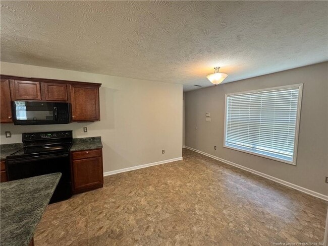 Building Photo - 130 Hosta Dr