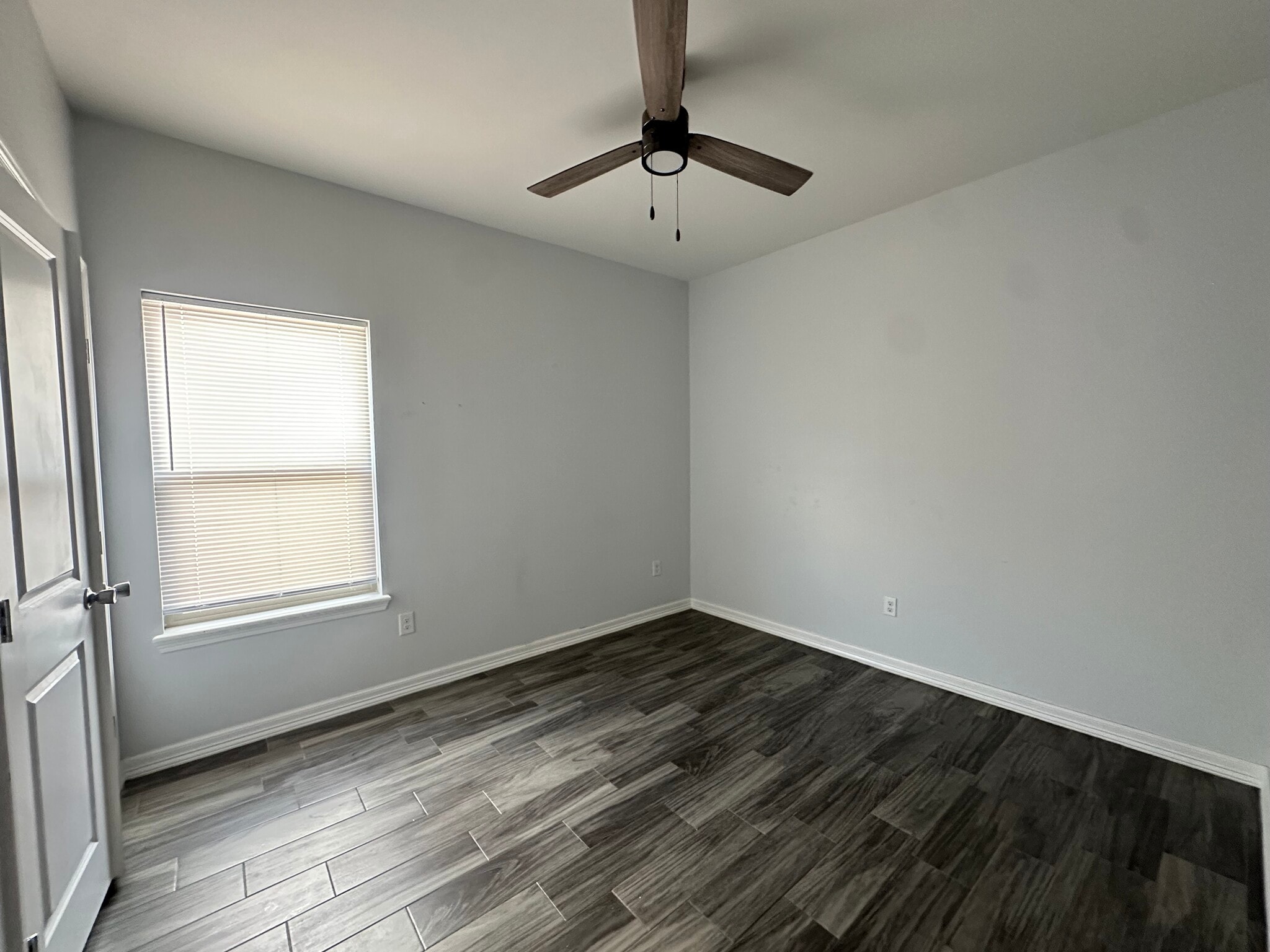 Building Photo - 3924 Las Vistas Ln
