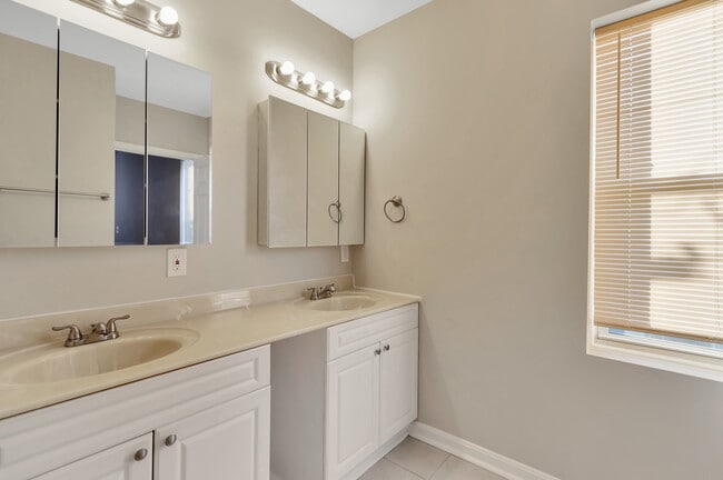 Primary Bathroom - 2313 E Fayette St
