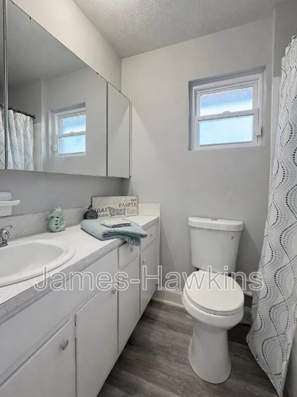 Building Photo - 341 N Burbank Dr