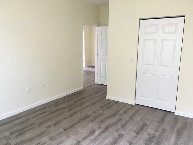Building Photo - 12879 Madison Pointe Cir