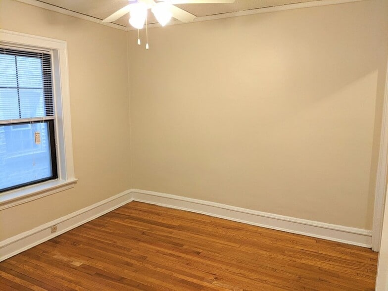 Building Photo - 925 Forest Ave