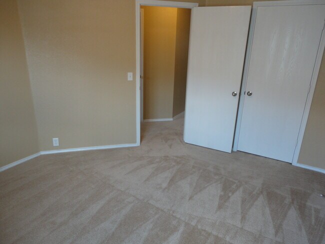 Building Photo - 1505 Shady Shores Dr